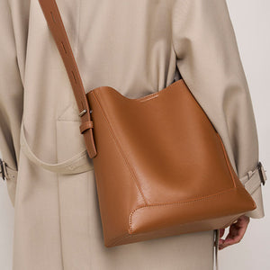 Medium Shoulder Bag for Women – Elegant Timeless & Casual
