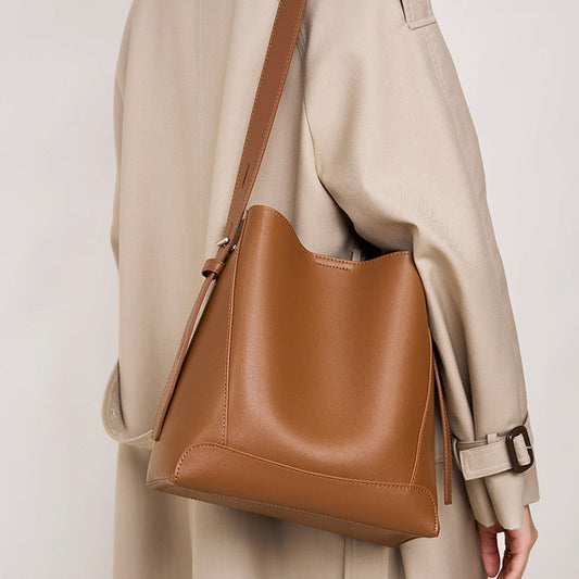 Medium Shoulder Bag for Women – Elegant Timeless & Casual