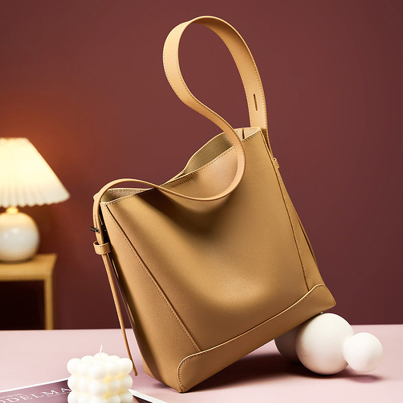 Medium Shoulder Bag for Women – Elegant Timeless & Casual