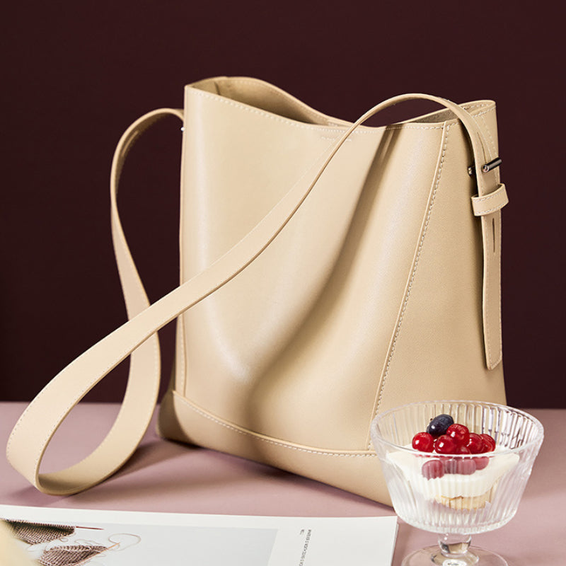 Medium Shoulder Bag for Women – Elegant Timeless & Casual