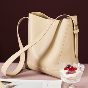 Medium Shoulder Bag for Women – Elegant Timeless & Casual