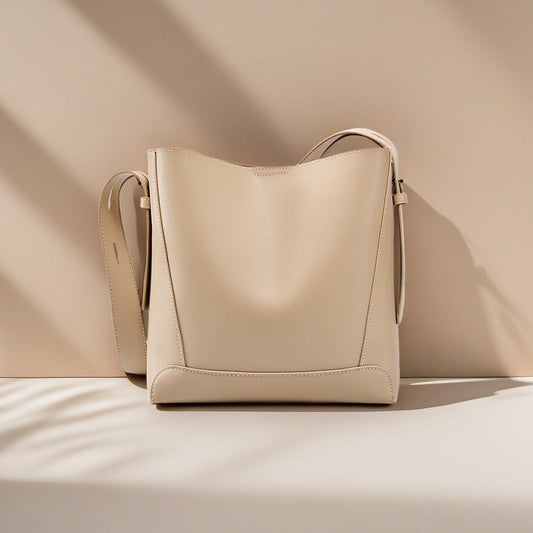 Medium Shoulder Bag for Women – Elegant Timeless & Casual