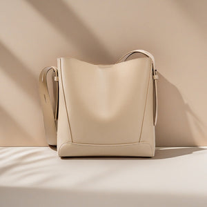 Medium Shoulder Bag for Women – Elegant Timeless & Casual