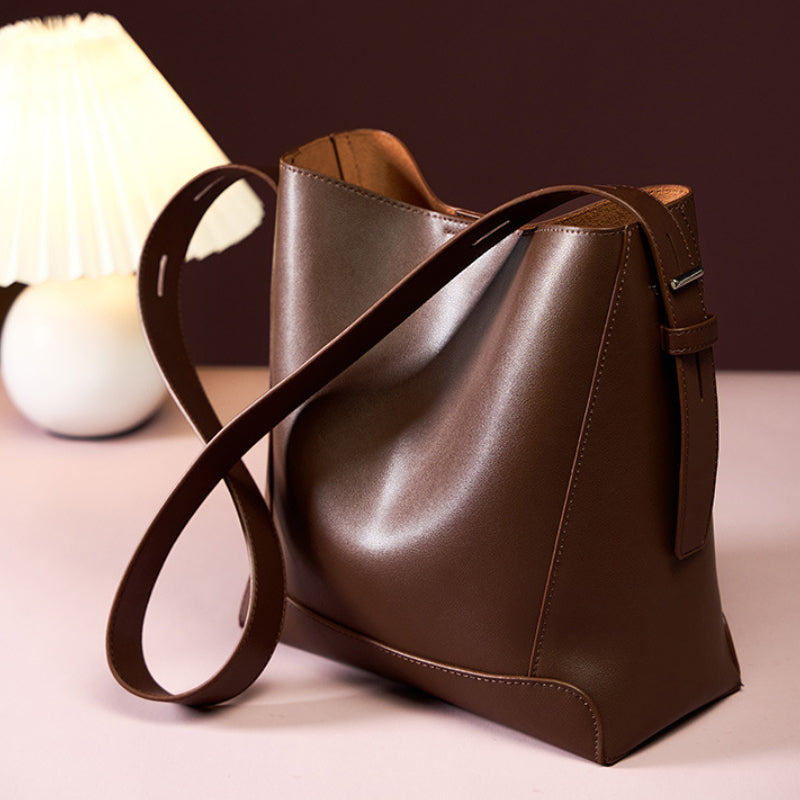 Medium Shoulder Bag for Women – Elegant Timeless & Casual
